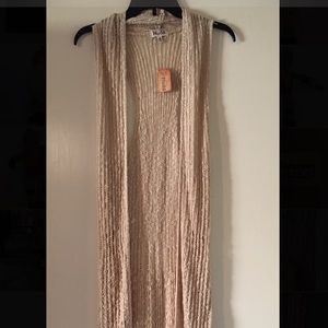 NWT Woman's Beige Mudd Sweater Vest